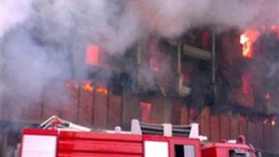 اندلاع النيران فى مخزن للأخشاب بغرب الإسكندرية 