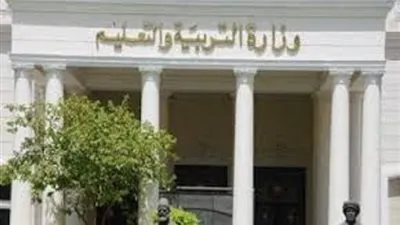 التعليم: إحالة عاملة خدمات للتحقيق بعد تشجيعها طالبة على الغش