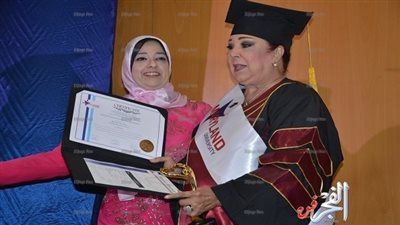 رجاء الجداوي: أهدي الدكتوراة الفخرية لعائلتي الفنية (فيديو)