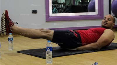 اكشن يكشف لنا طريقة سهلة لتمرين الرفرفة للبطن