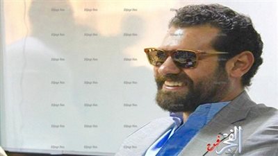 عمرو يوسف يواجه موقف مع مواطن 