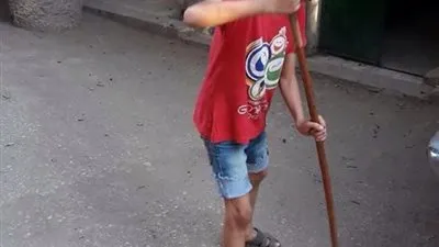 أطفال القناطر يشاركون في حملة تنظيف الشوارع ومعالم المدينة