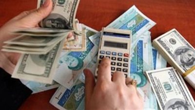 ضبط خريج يتاجر في النقد الأجنبي بالسوق السوداء وبحوزته 6 آلاف دولا أمريكي بأسيوط