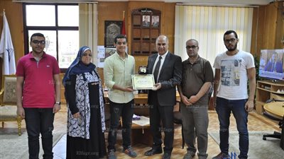 رئيس جامعة كفرالشيخ يكرم الأول في المصارعة الرومانية على مستوى إفريقيا