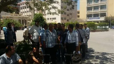 طلاب التعليم المفتوح ينظمون وقفة احتجاجية بتجارة الزقازيق