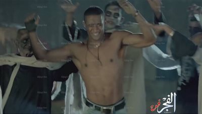 محمد رمضان يرقص فى فرح  أحد أصدقائه على أغنية 