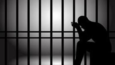 السجن 5 سنوات لبلجيكي في سنغافورة خنق ابنه حتى الموت