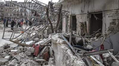 المرصد السوري: مقتل 7 في قصف جوي على حي 