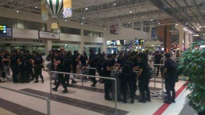 عاجل.. نشوب حريق ضخم بمطار 