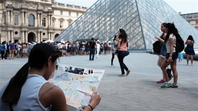 السياحة في باريس تخسر 750 مليار يورو بعد الهجمات الإرهابية