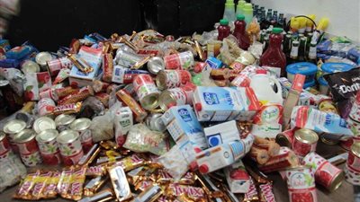 مصادرة 500 وحدة غذائية فاسدة بأسواق الطائف