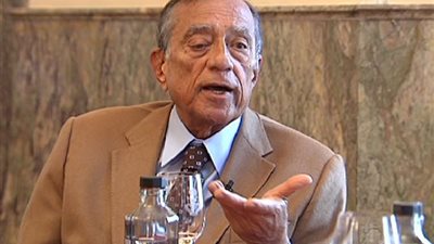 قرار عاجل من النائب العام بشأن حسين سالم