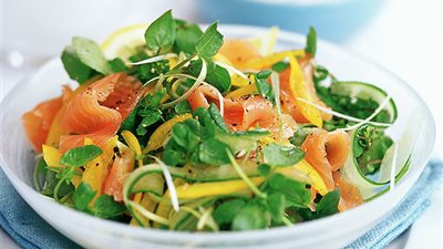 طريقة عمل سلطة السلمون المدخن