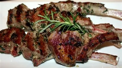 طريقة تحضير ريش لحم الخروف المشوية