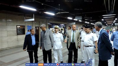 جولة مفاجئة لشرطة النقل والمواصلات بمحطات المترو (صور)