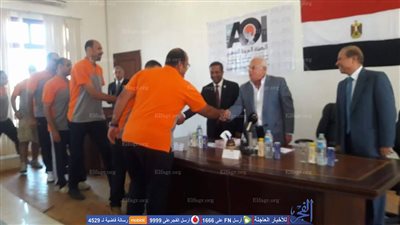 محافظ بورسعيد يُكرم العاملين بأحد مصانع الهيئة العربية للتصنيع (صور)