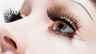 5 نصائح هامة تجنبك تساقط الرموش