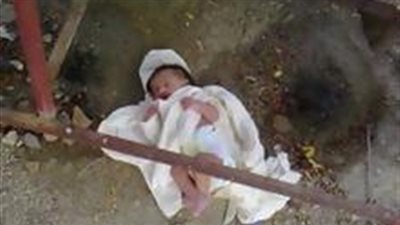 العثور على جثة رضيعة في أكوام القمامة بالدقهلية