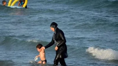 عاجل.. مجلس الدولة الفرنسي يعلق قرار منع ارتداء 