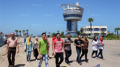 وفد طلابي يزور ميناء دمياط للإطلاع على المشروعات