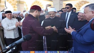 الرئيس الشيشياني يمنح شيخ الأزهر وسام المواطنة الفخرية (صور)