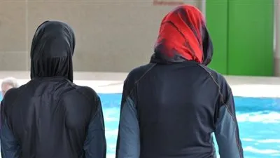 القضاء الفرنسي يعلق قرار منع البوركيني