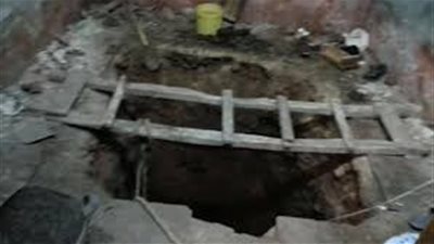 ضبط أب وأبنائه أثناء قيامهم بالتنقيب عن الآثار بالشرقية