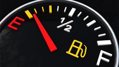 احذر ملء خزان وقود السيارة بالكامل في الأيام الحارة