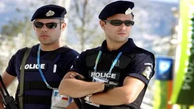  امرأة يونانية سرقت مصرفين بدون أسلحة 