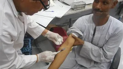 توقيع الكشف على 960 مواطن بقرية رفاعة الطهطاوي بأبنوب (صور)