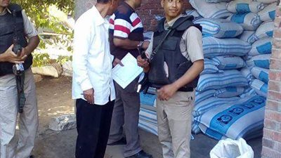 ضبط أعلاف مجهولة المصدر داخل مصنعين بدون ترخيص بديرب نجم