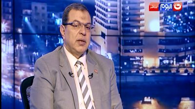 وزير القوى العاملة: 
