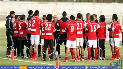 هيكتور كوبر يجتمع بلاعبي المنتخب قبل المران الأخير لودية غينيا     