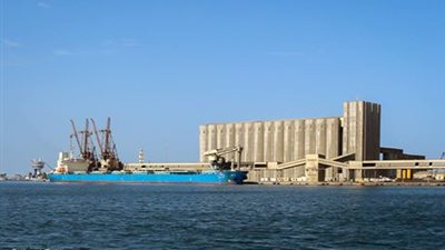 ميناء دمياط يستقبل 52 سفينة حاويات