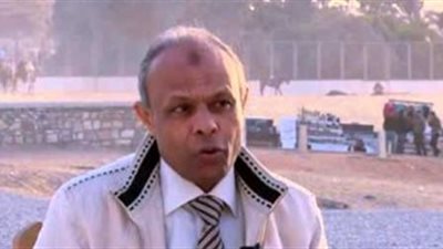 مدير إدارة المضبوطات بوزارة الآثار  يحطم 6 قطع أثرية بمتحف الأشمونين 