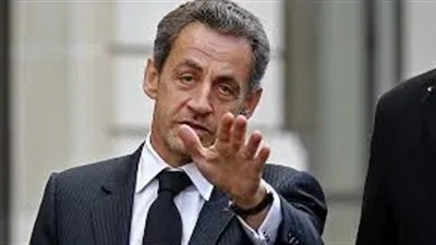 ساركوزي يقول إنه سيعدل الدستور الفرنسي ليحظر البوركيني