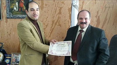 المدرس الأول الفائز بجائزة 30 جنيها: حزنت من تكريمى بهذا الشكل