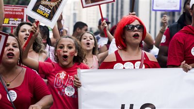 الشرطة البرازيلية تطلق الغاز المسيل للدموع على أنصار روسيف