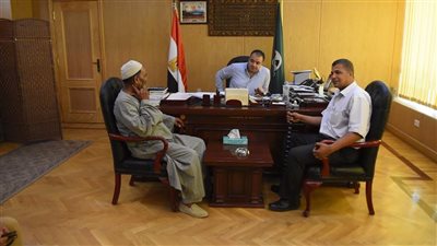 محافظ الفيوم يستقبل أسرة الشاب فقيد الهجرة غير الشرعية بإيطاليا