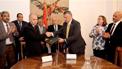 الثقافة توقع مذكرة تفاهم مع معهد المخطوطات العربية ..(صور)