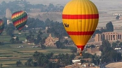 9 رحلات بالون طائر تقل 150 سائحا لمشاهدة الآثار الفرعونية في الأقصر