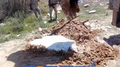 إزالة 5 وصلات خلسة علي خط مياه الشرب في مطروح (صور)