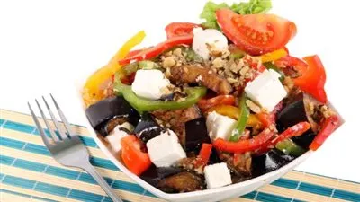 طريقة عمل سلطة الباذنجان المشوي بالجبن