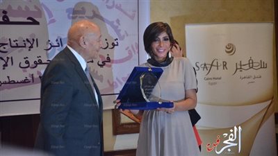 تكريم منى زكي بحفل المجلس القومي لحقوق الإنسان (صور)