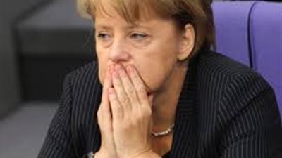 ميركل تعترف بارتكاب أخطاء في ملف اللاجئين