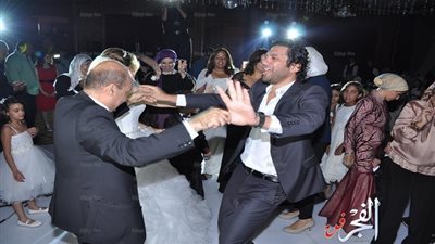 طارق الشناوي يرقص على أغنية 