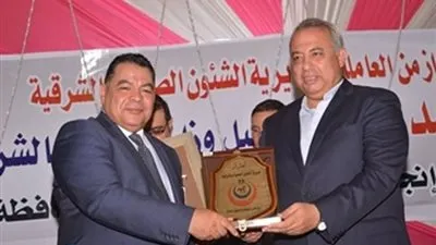 محافظ الشرقية يكرم وكيل وزارة الصحة لبلوغه سن التقاعد (صور)