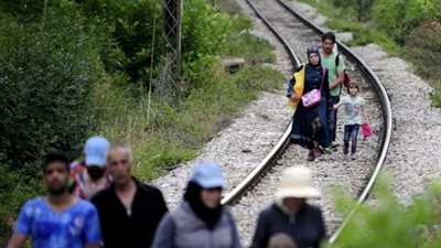 ميركل: الترحيل سياستنا مع اللاجئين