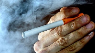 قطر تعتقل روسيا بسبب سيجارة