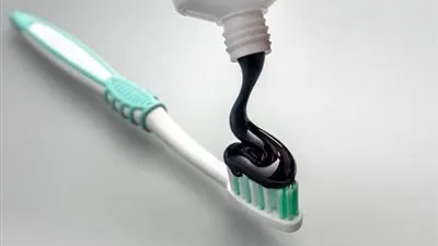 معجون أسود من 